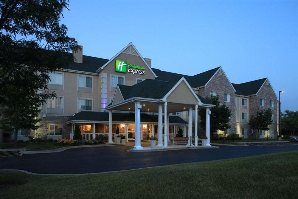 Holiday Inn Express & Suites Chicago-Deerfield Lincolnshire, An Ihg Hotel Riverwoods Exterior photo